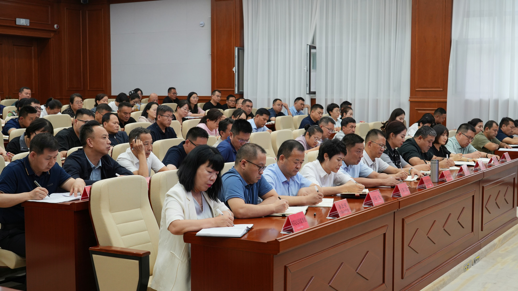 与会人员照片_副本.jpg
